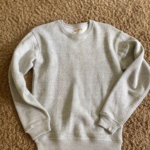 White/black sweatshirt